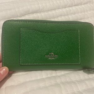 Continental coach wallet Kelly green